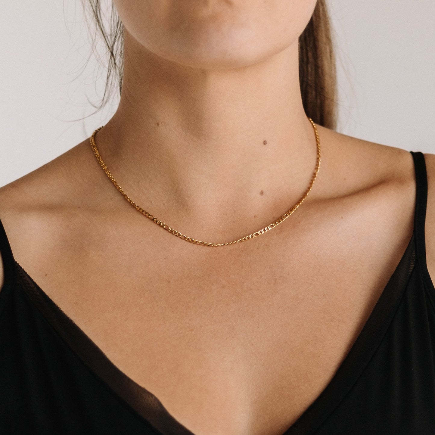 Elegant women's figaro chain